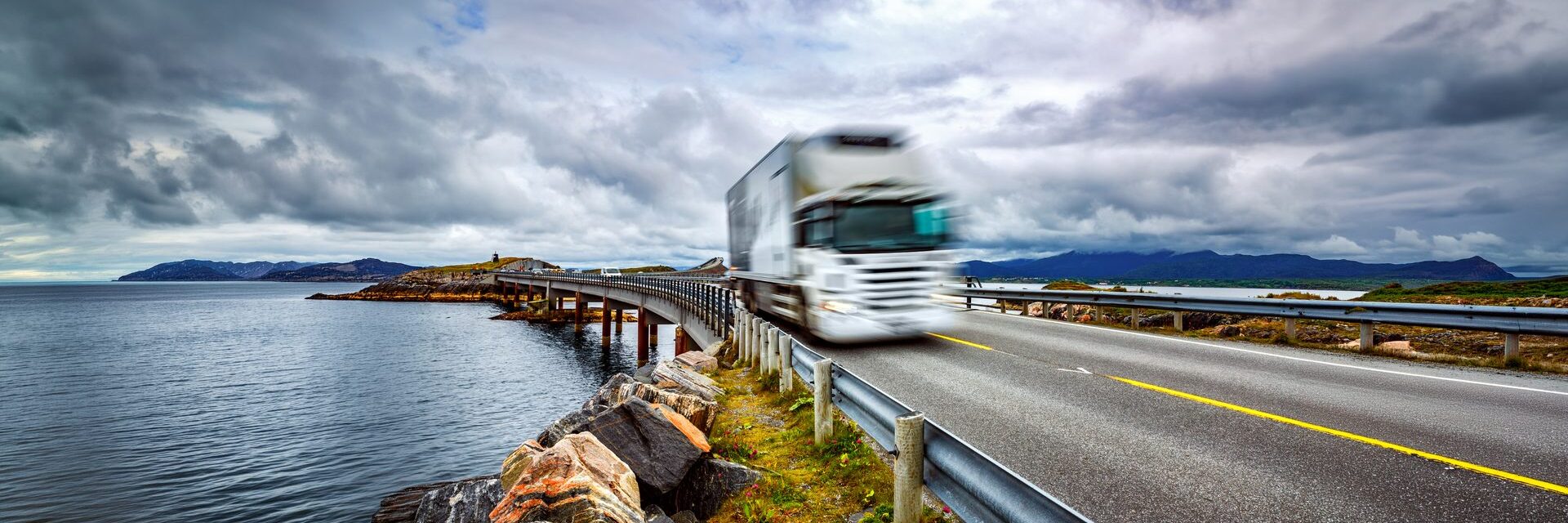 Kuorma-auto sillalla – ML-Kaivuu toiminta-alue